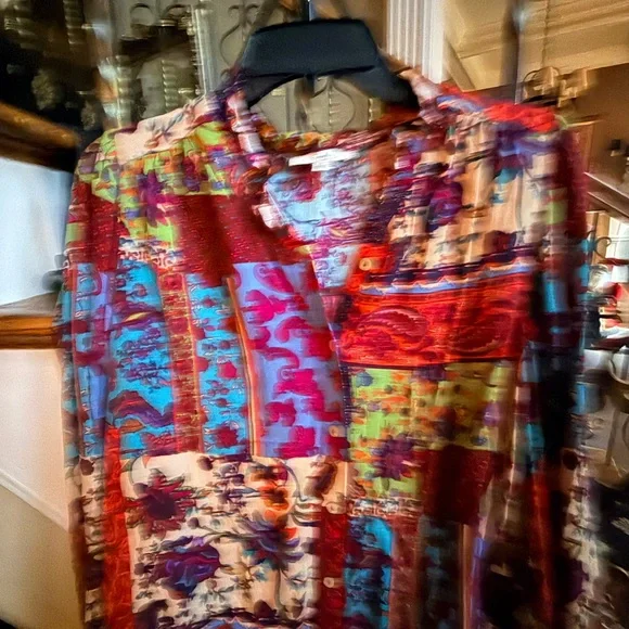 Easel NWOT Beautiful Multi Color.Elastic at sleeves & neck. S.Button front. - Picture 5 of 10